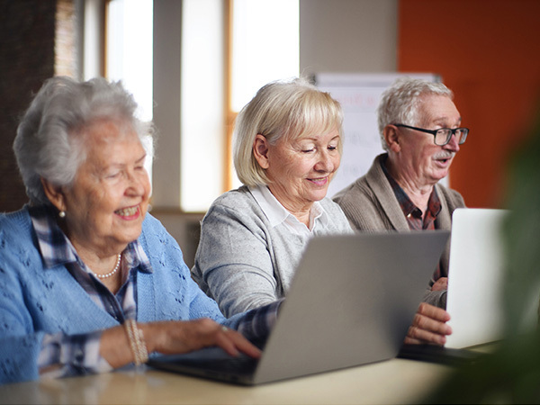 22_MCC_Seniors_Computer_Club_600x450